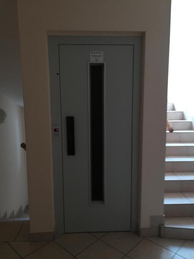 Homy Apartment In Buda, With Safe Garage And Terrace Budapest Exterior foto